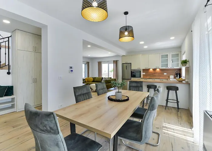 Luxury With Pool,jacuzzi And Sauna04 - By Ta Leut Agency *