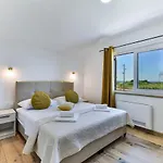Vila Luxury With Pool,jacuzzi And Sauna04 - By Ta Leut Agency *