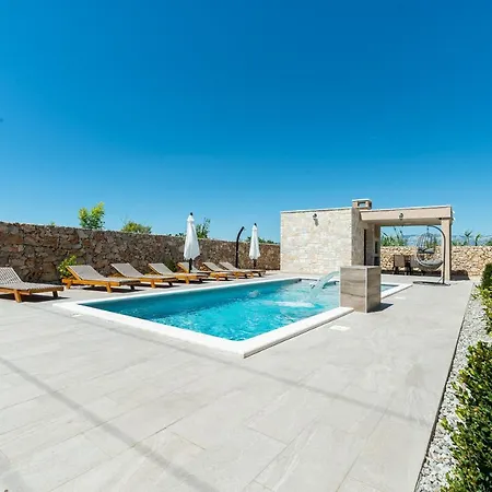 Luxury With Pool,jacuzzi And Sauna04 - By Ta Leut Agency *