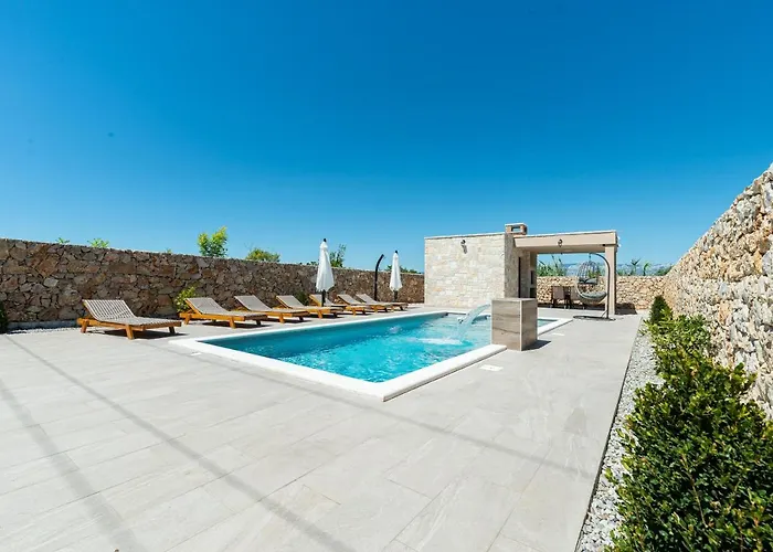 Luxury With Pool,jacuzzi And Sauna04 - By Ta Leut Agency *