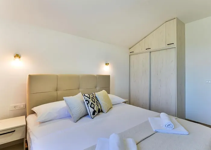 Luxury With Pool,jacuzzi And Sauna04 - By Ta Leut Agency *